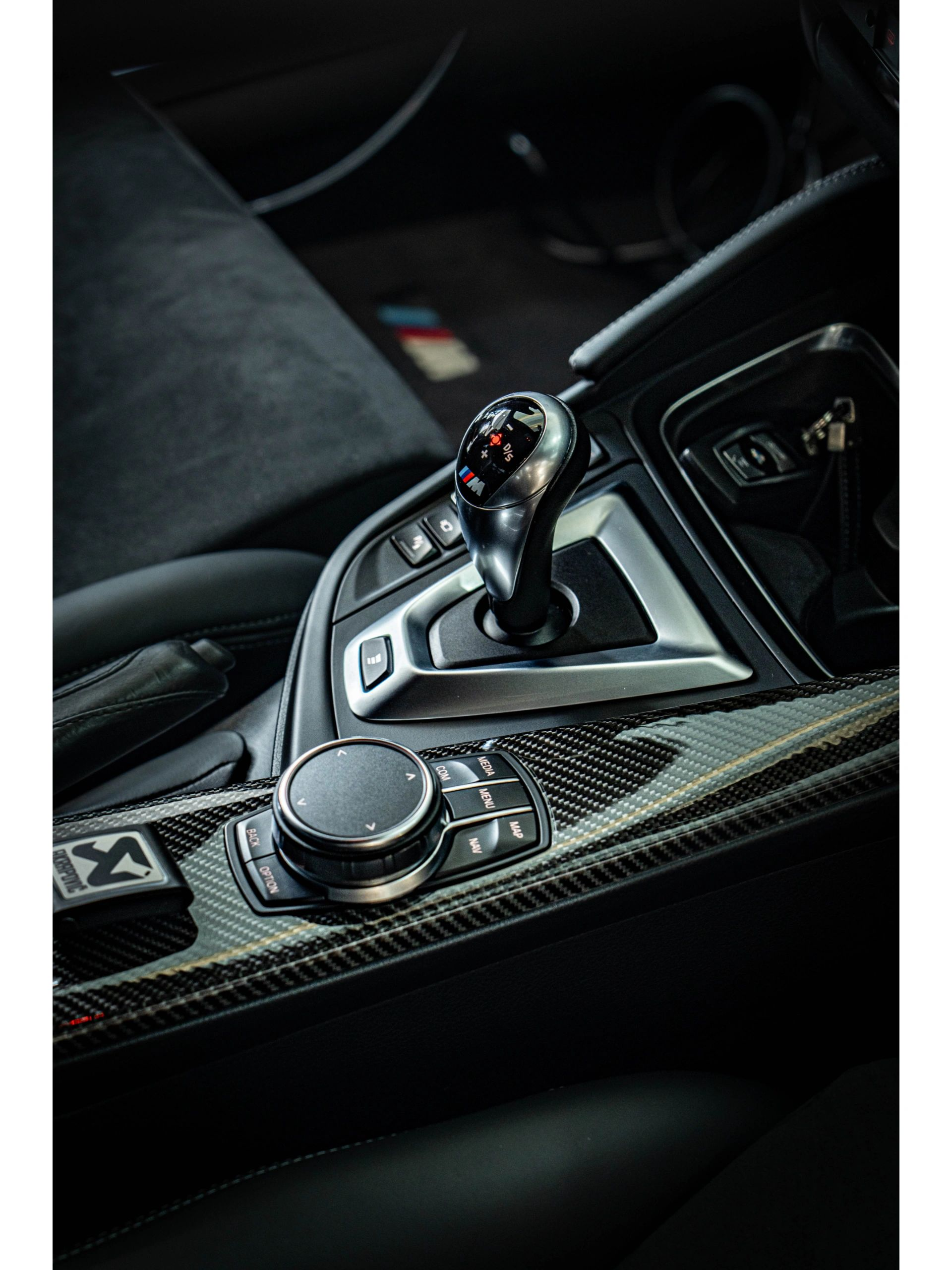 低调为王:20万改造后的bmw m3内饰